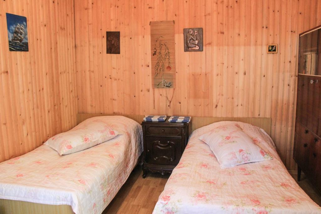 Dodo Japaridze Guesthouse Местия Стая снимка