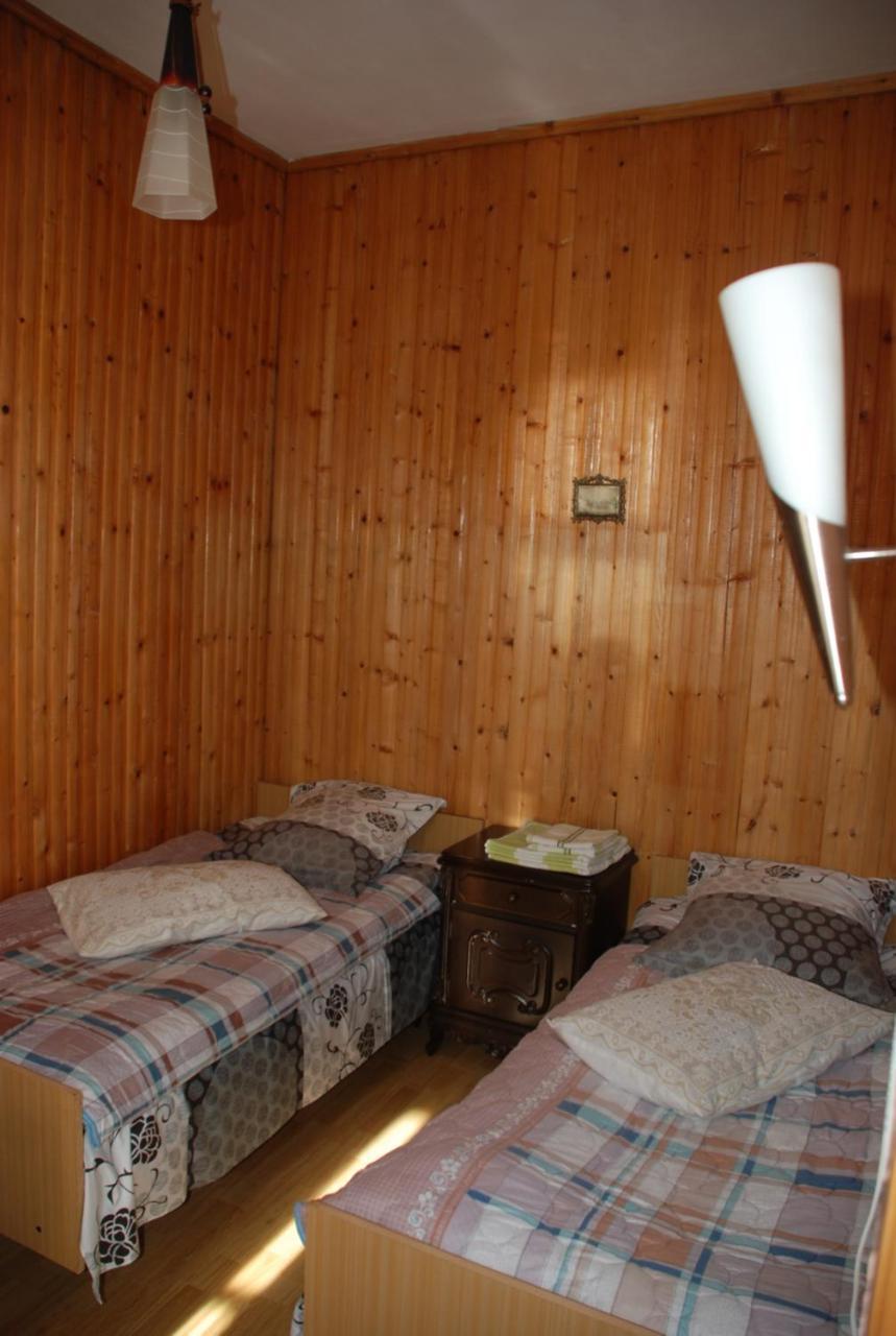 Dodo Japaridze Guesthouse Местия Екстериор снимка